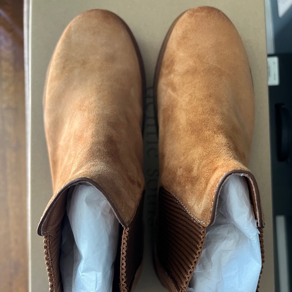 Gentle Souls by KENNETH COLE suede Nyle Chelsea boots, size 8.5, brand new. - Picture 4 of 7